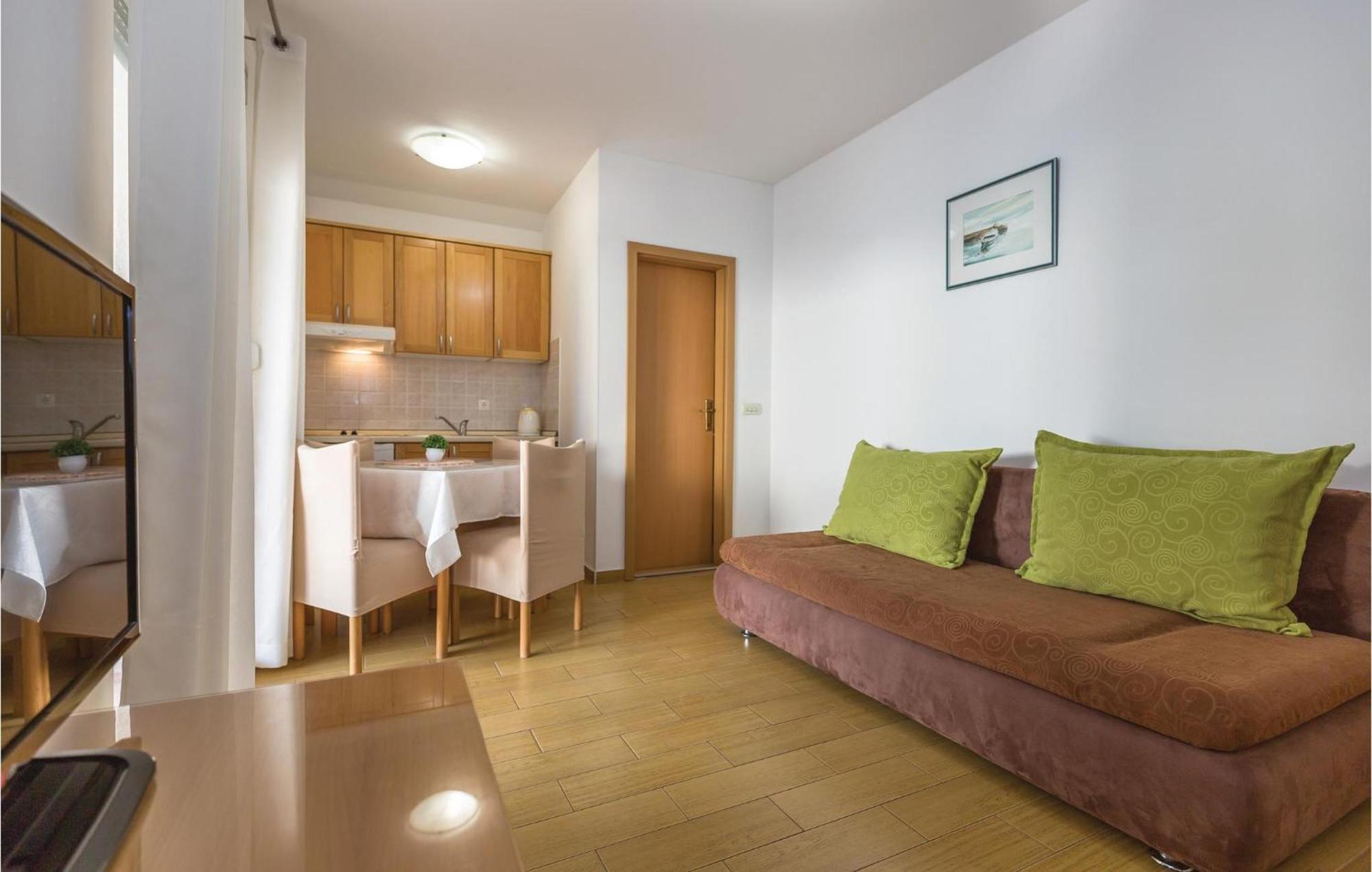 Stunning Apartment In Makarska With Wifi Zewnętrze zdjęcie
