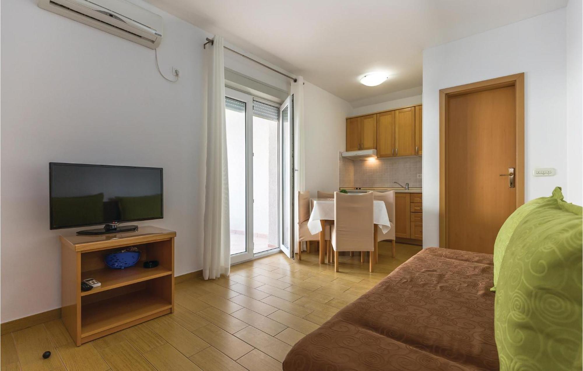 Stunning Apartment In Makarska With Wifi Zewnętrze zdjęcie